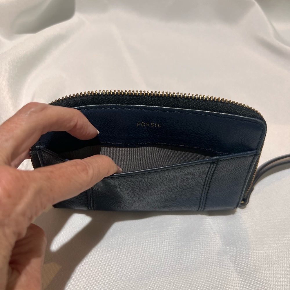 Fossil 6 1/4 X 4 Navy Zipper Wallet With Wristlet - image 4